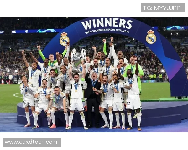 足球明星的辉煌历程与成就分析以及对全球足球的影响探讨